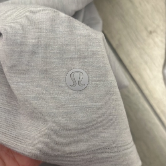 Lululemon Tuck and gather pullover size 2 - Picture 3 of 8